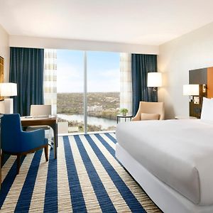 Deluxe Room 1 King Bed